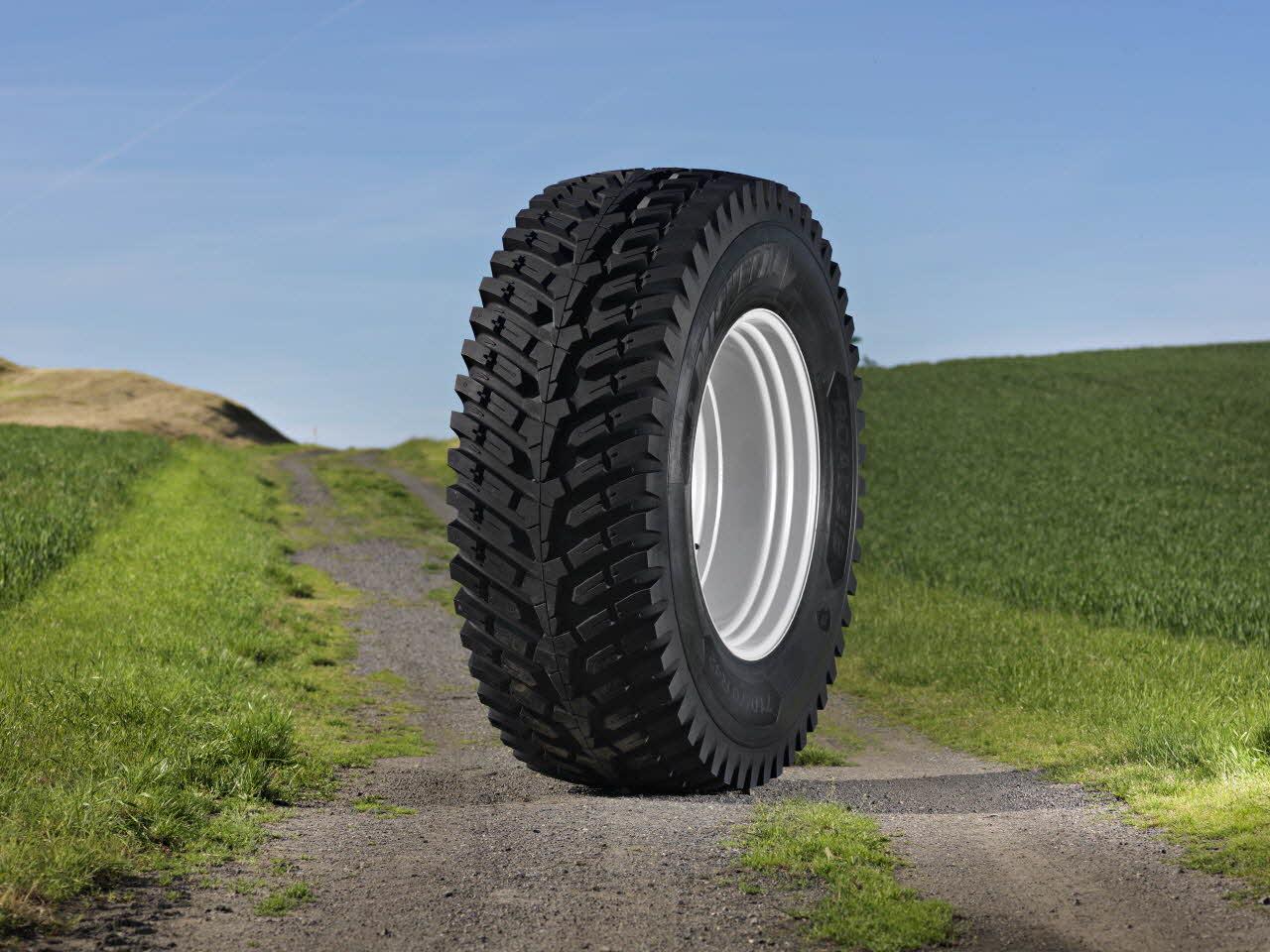 Грузовая мишлен. Мишлен. Michelin Tyres. Michelin tb15. Мишлен грузовой.